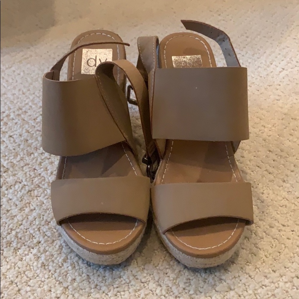 Dolce Vita Tan Wedges!